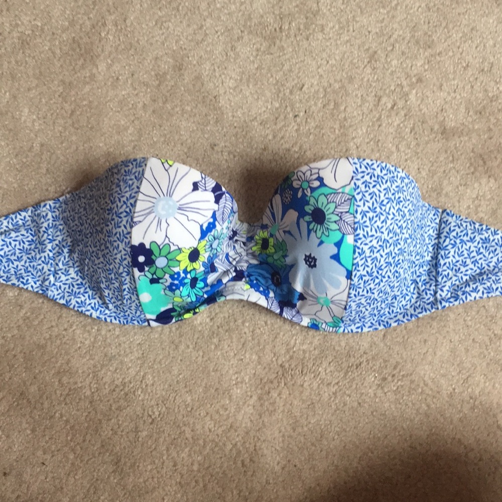 NWOT Victoria’s Secret strapless bathing suit top